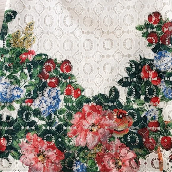 Miami White Lace Floral Detail Sheath Dress, size Medium - Picture 7 of 8